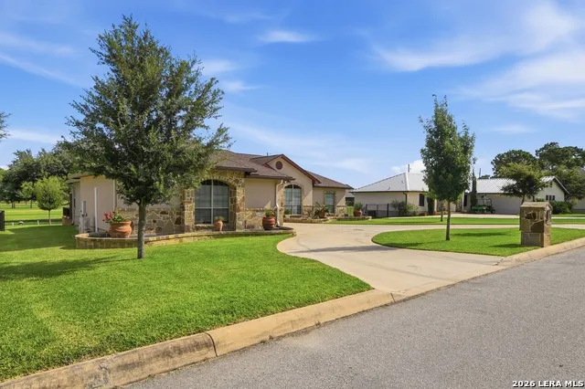717 Jack Nicklaus Devine, TX 78016