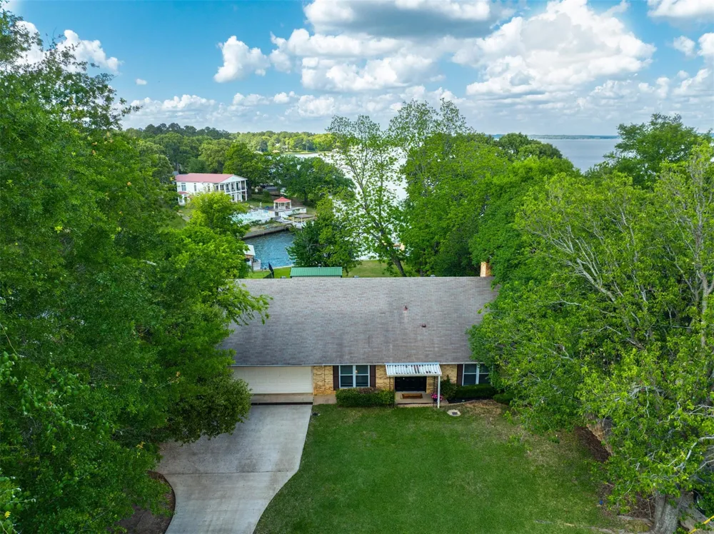 23340 Three Points Drive Berryville, TX 75763