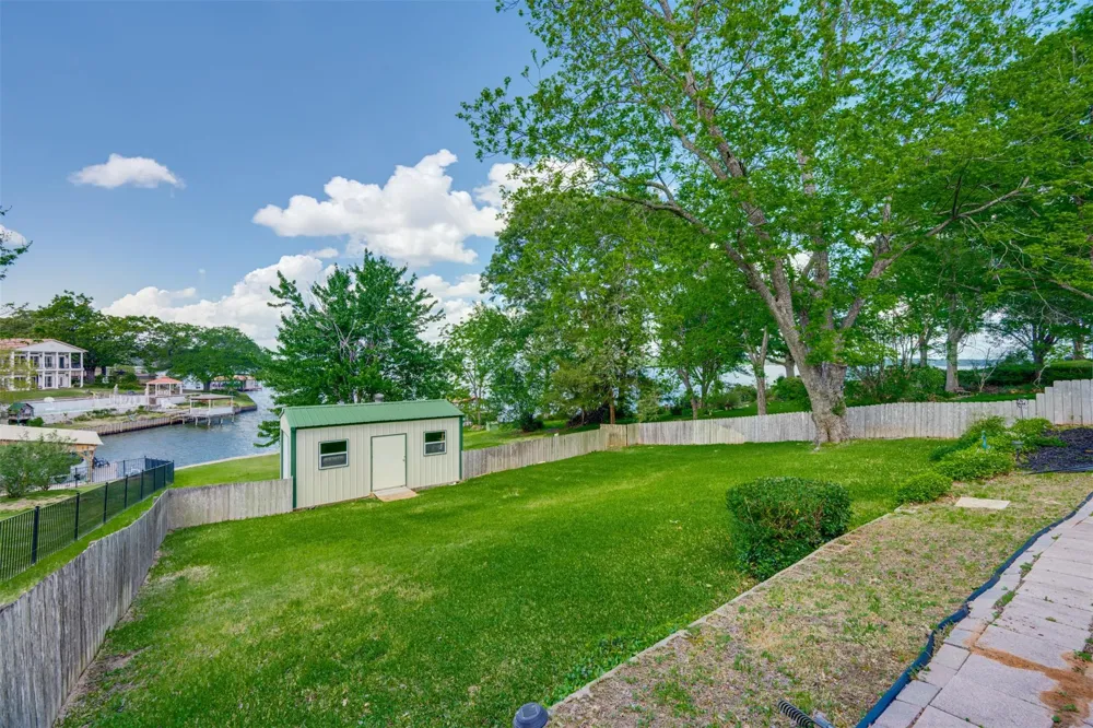 23340 Three Points Drive Berryville, TX 75763