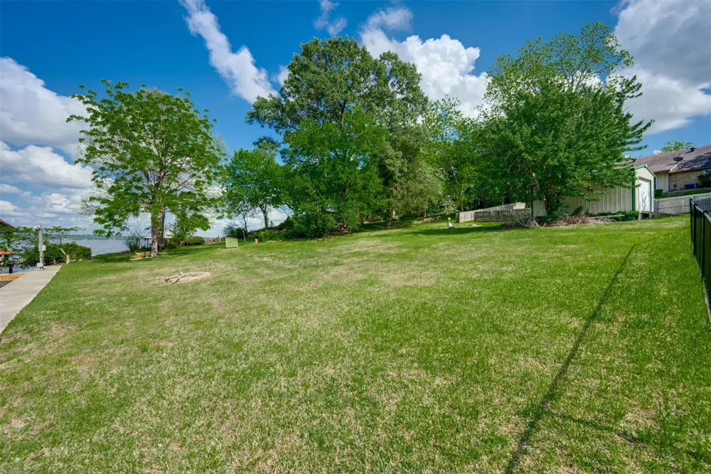 23340 Three Points Drive Berryville, TX 75763