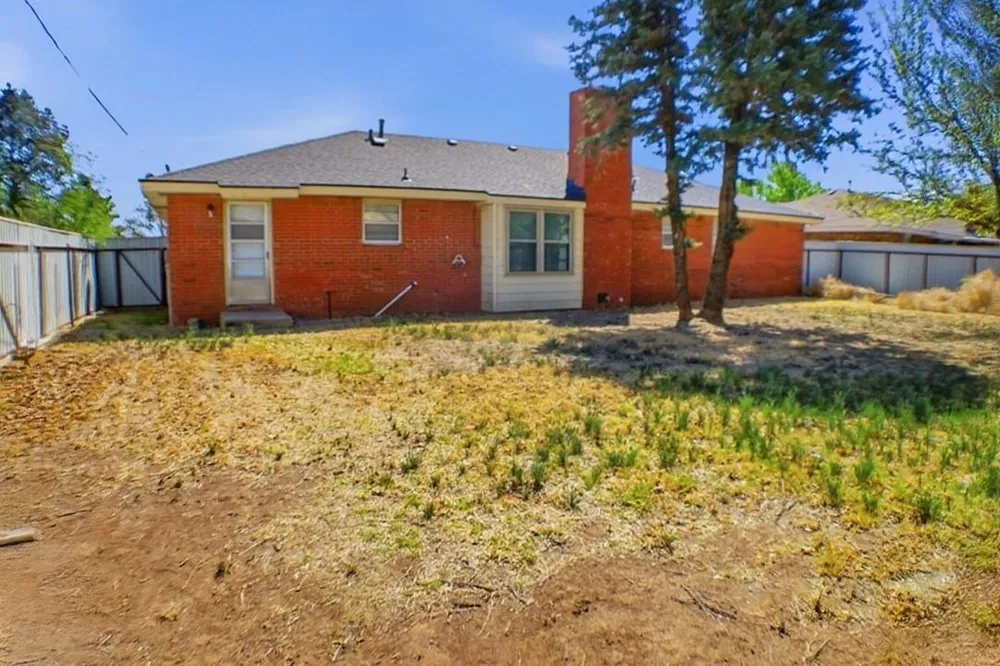 1503 Jackson Avenue Friona, TX 79035