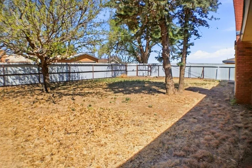 1503 Jackson Avenue Friona, TX 79035