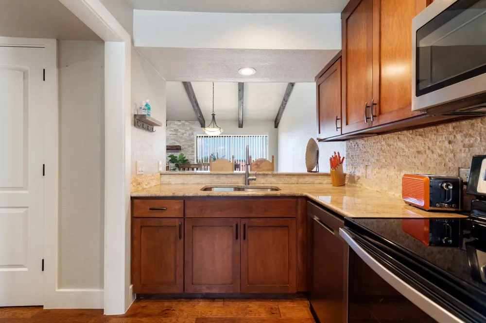 402 Hi Stirrup #E4 Horseshoe Bay, TX 78657