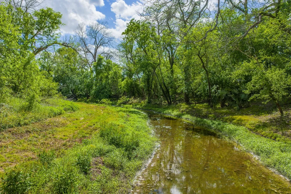 8283 Ashwood Road Van Vleck, TX 77482