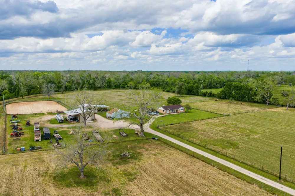 8283 Ashwood Road Van Vleck, TX 77482