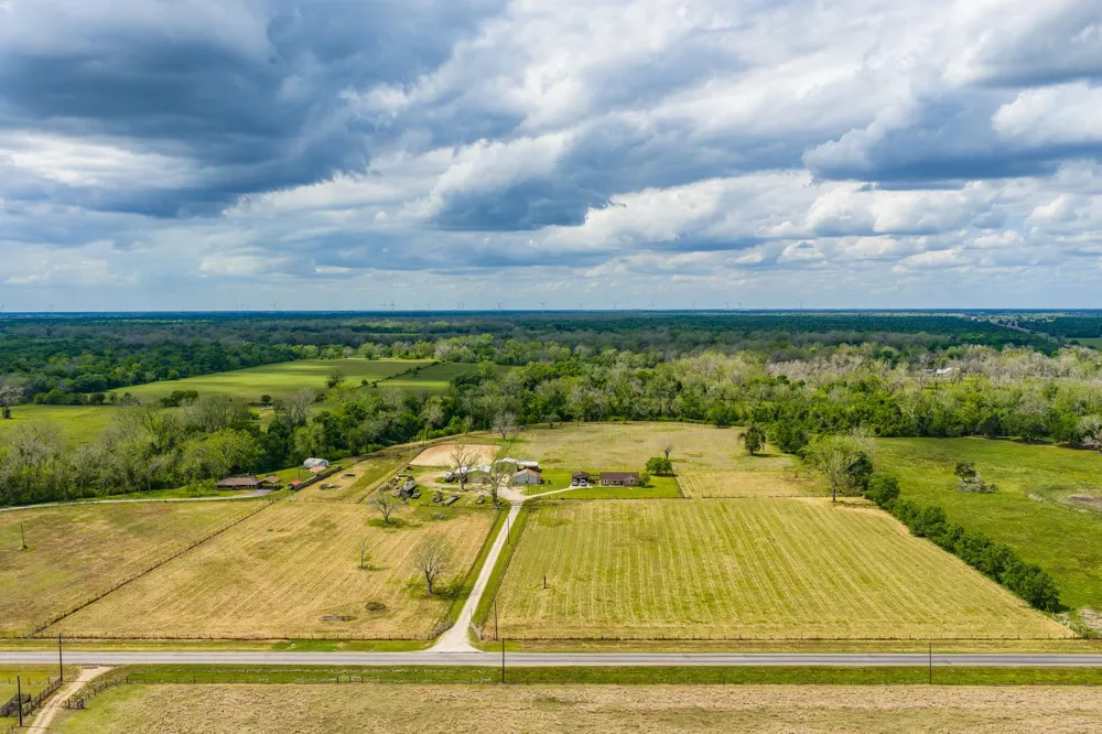 8283 Ashwood Road Van Vleck, TX 77482