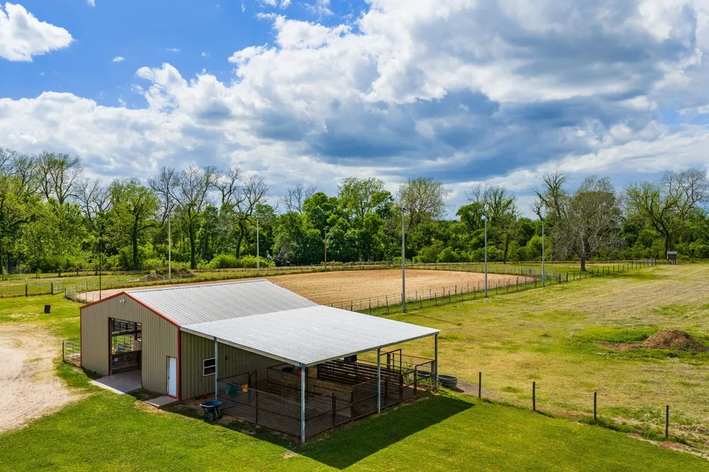 8283 Ashwood Road Van Vleck, TX 77482