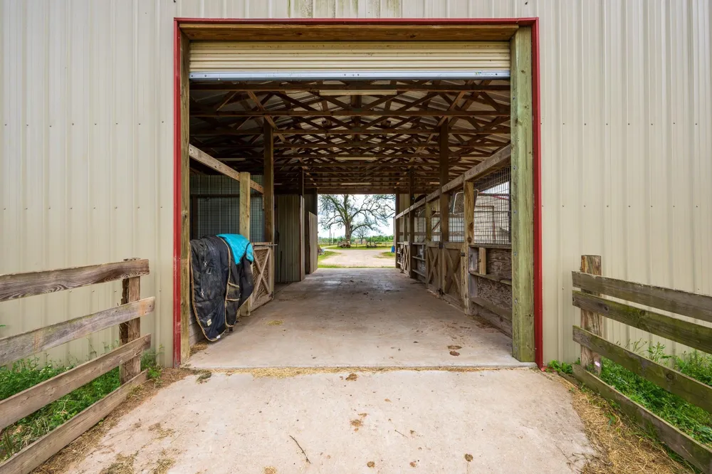 8283 Ashwood Road Van Vleck, TX 77482
