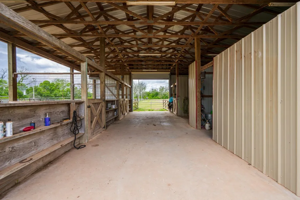 8283 Ashwood Road Van Vleck, TX 77482