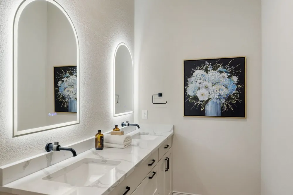 999 Enchanted Oaks Drive Driftwood, TX 78619