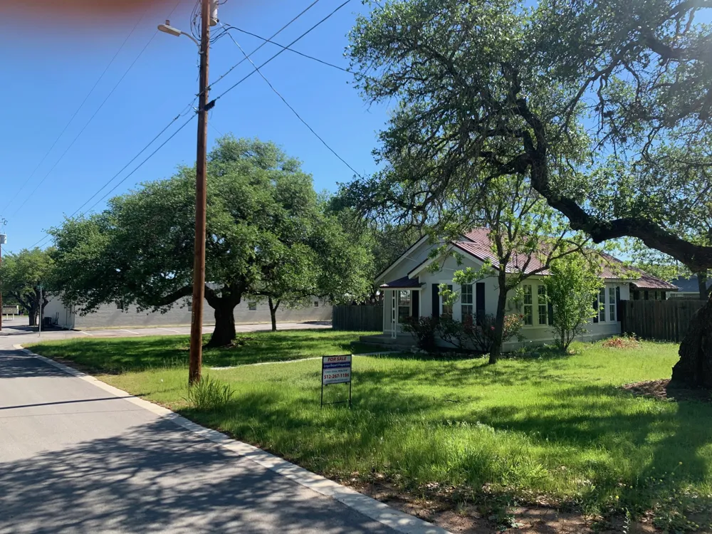 435 West Street Bertram, TX 78605