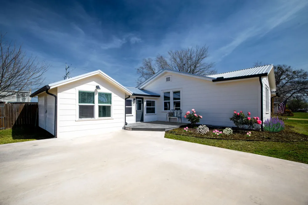 215 Paulus Street Schulenburg, TX 78956