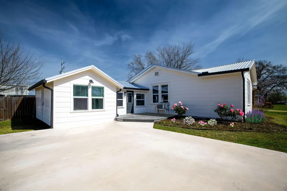 215 Paulus Street Schulenburg, TX 78956