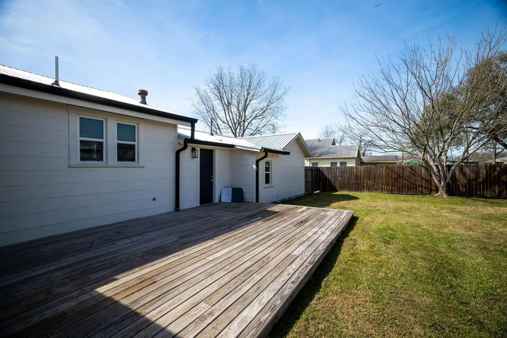 215 Paulus Street Schulenburg, TX 78956