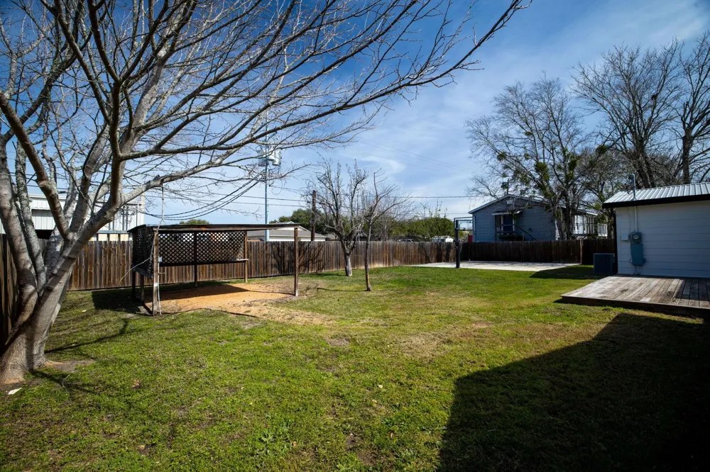 215 Paulus Street Schulenburg, TX 78956