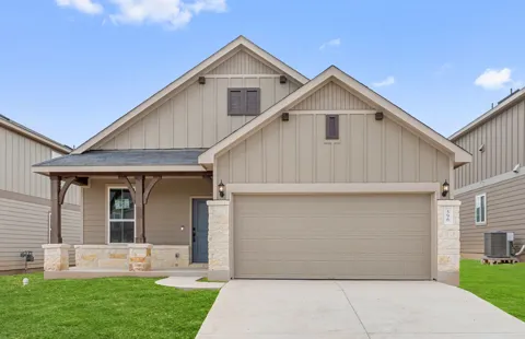 596 Rubber Tree Way