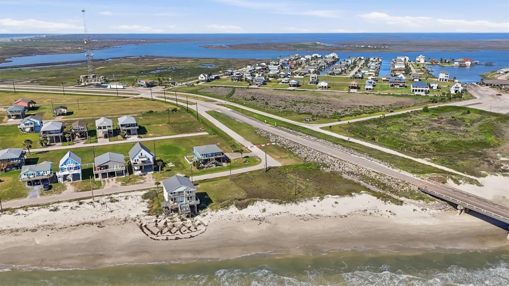 13238 Gulf Beach Dr Freeport, TX 77541