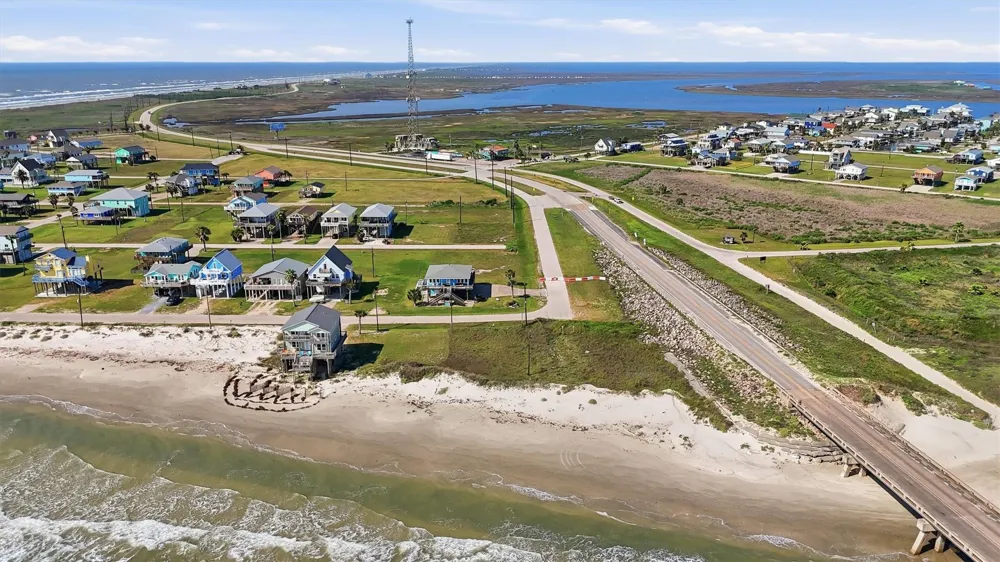13238 Gulf Beach Dr Freeport, TX 77541