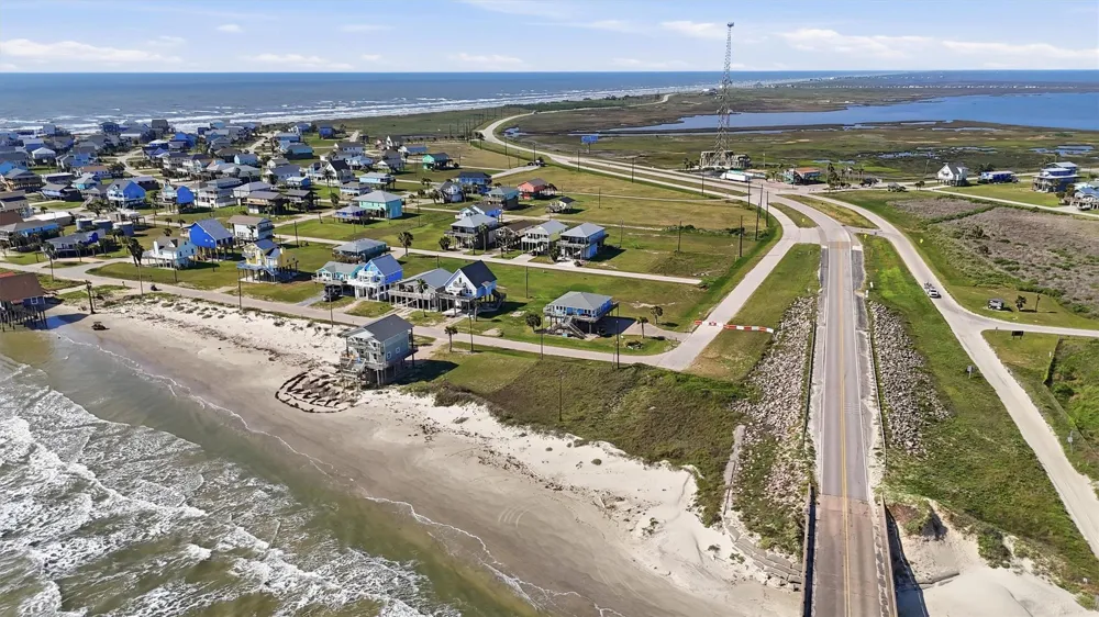 13238 Gulf Beach Dr Freeport, TX 77541