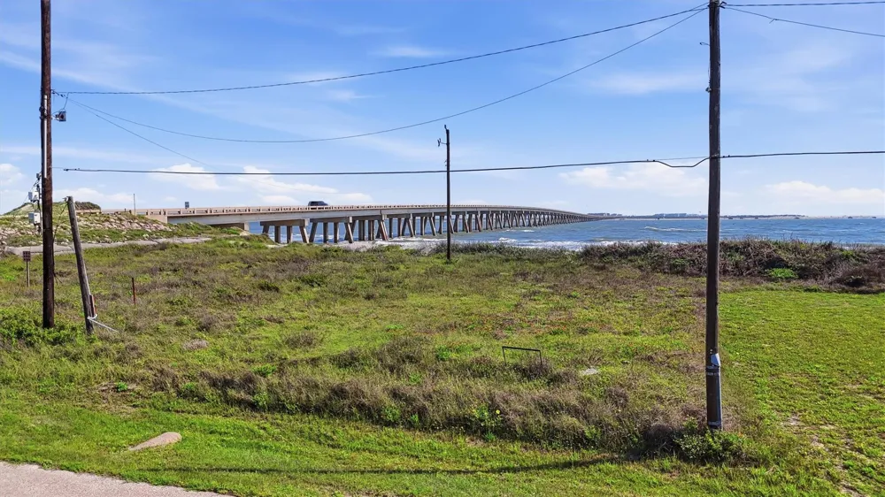 13238 Gulf Beach Dr Freeport, TX 77541