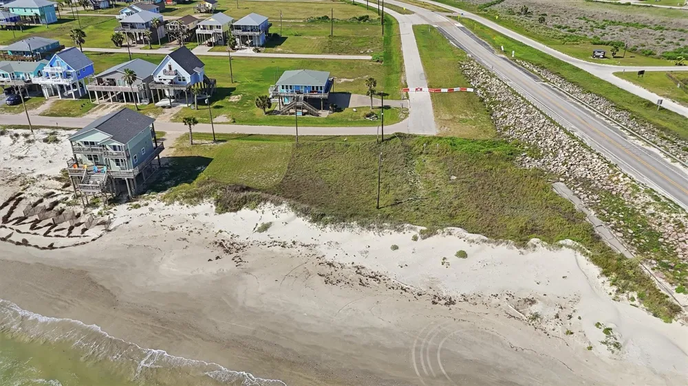 13238 Gulf Beach Dr Freeport, TX 77541