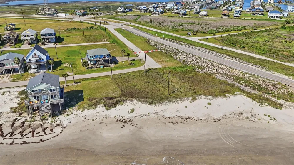 13238 Gulf Beach Dr Freeport, TX 77541