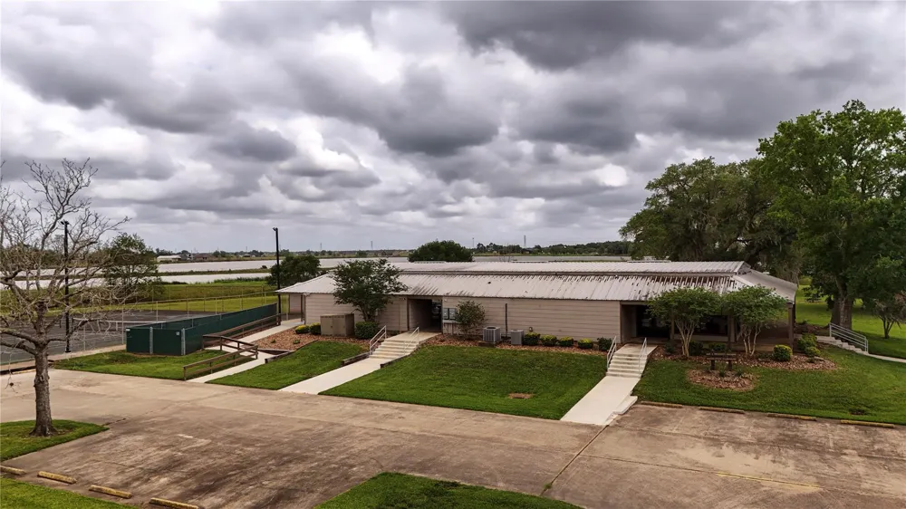 1207 Mill Road Angleton, TX 77515