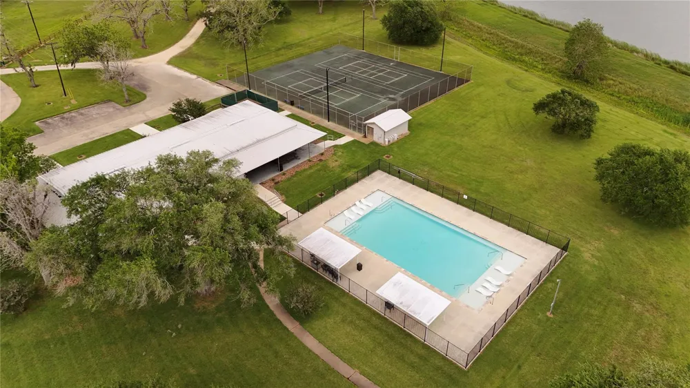 1207 Mill Road Angleton, TX 77515