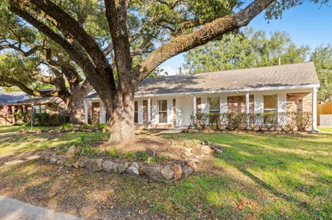 9610 Meadowglen Lane