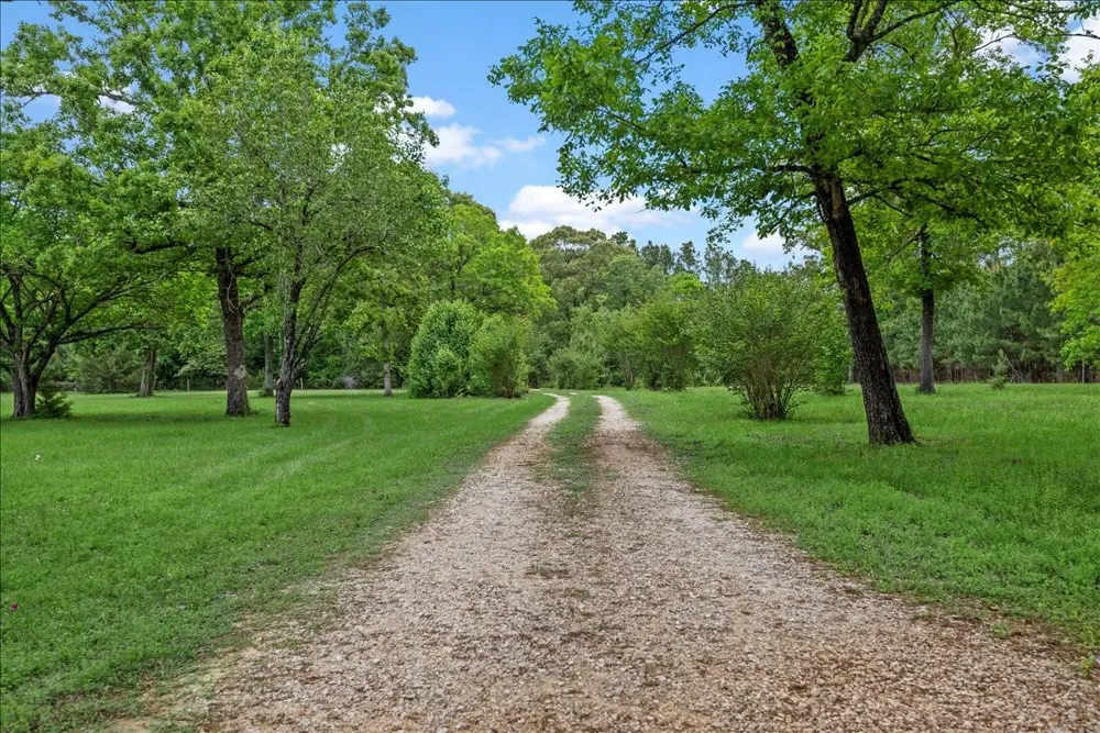 8172 County Road 208 Navasota, TX 77868