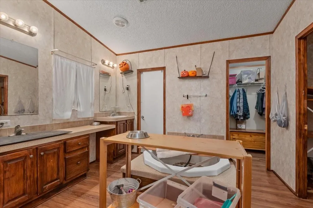 8172 County Road 208 Navasota, TX 77868
