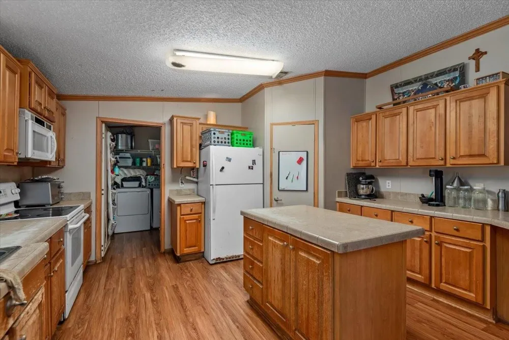 8172 County Road 208 Navasota, TX 77868