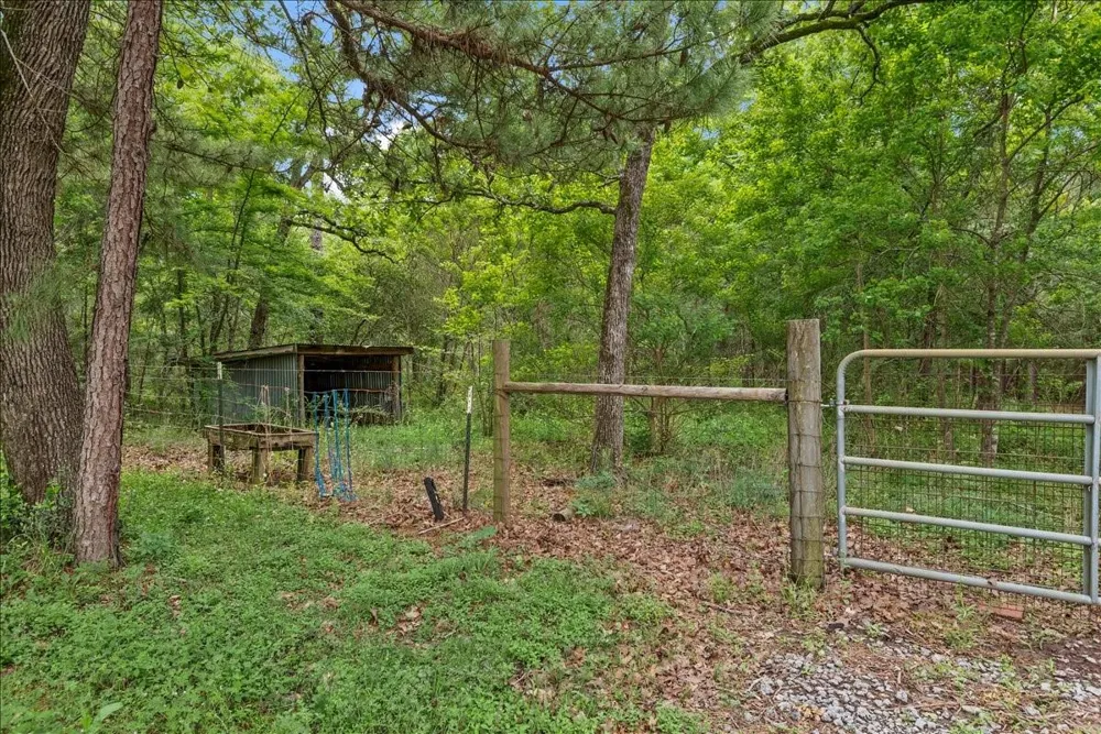 8172 County Road 208 Navasota, TX 77868