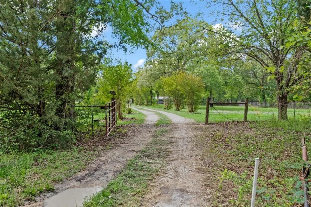 8172 County Road 208 Navasota, TX 77868