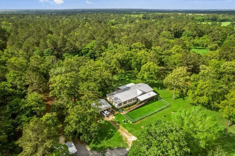 8172 County Road 208 Navasota, TX 77868