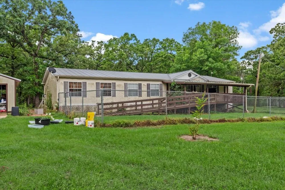 8172 County Road 208 Navasota, TX 77868