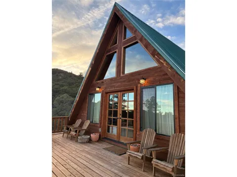 4585 Laidlaw Road