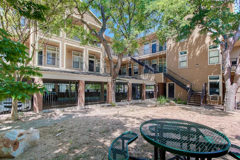 2802 Nueces Street #101 Austin, TX 78705
