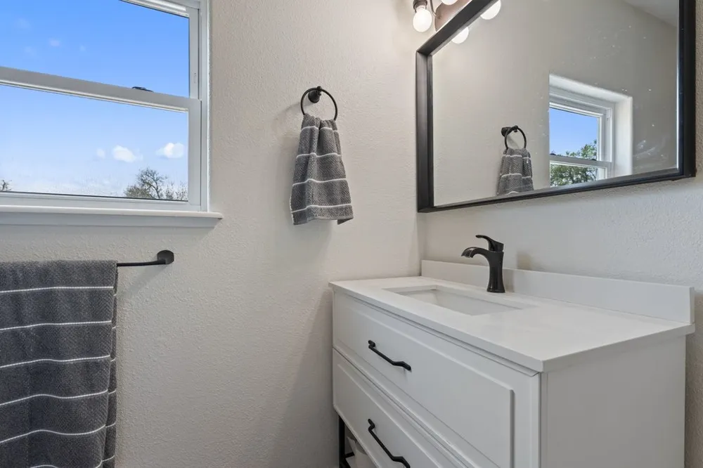 8139 Ozark Drive San Marcos, TX 78666