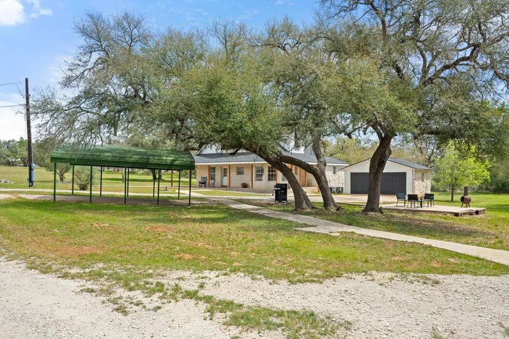 8139 Ozark Drive San Marcos, TX 78666