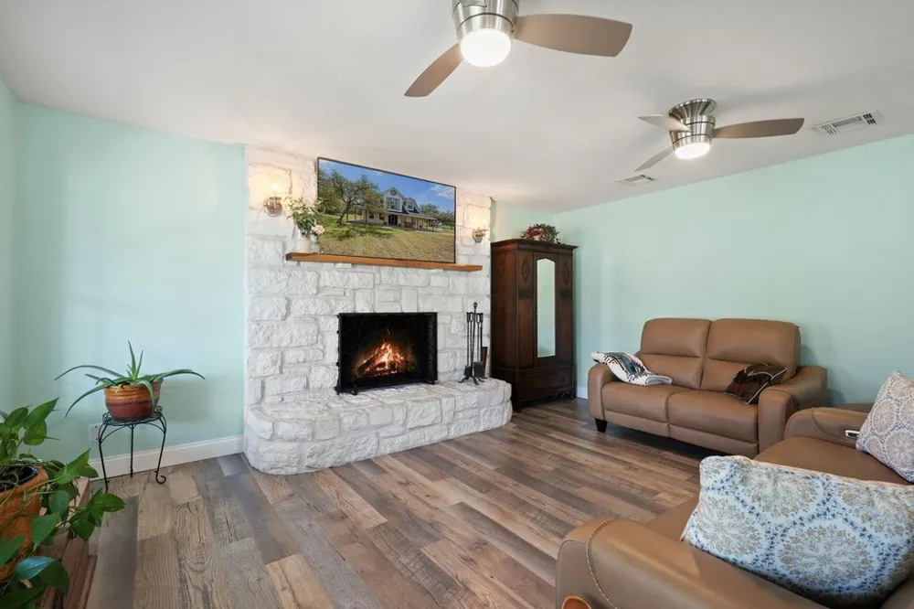 8139 Ozark Drive San Marcos, TX 78666