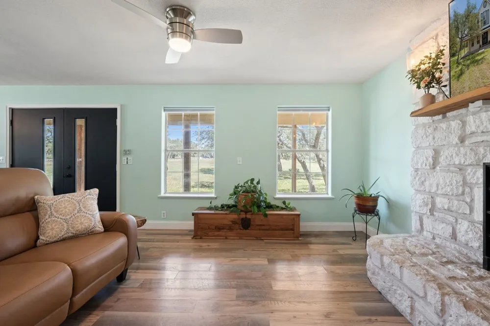 8139 Ozark Drive San Marcos, TX 78666