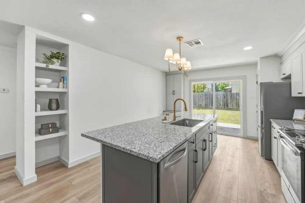 211 Banner Avenue Leander, TX 78641