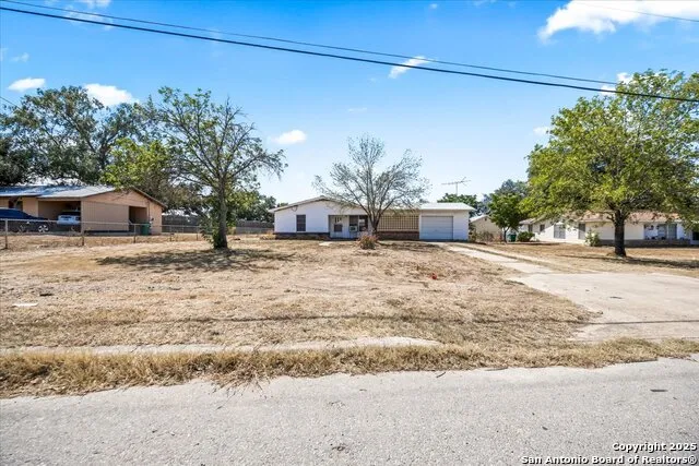 19239 McDonald Lytle, TX 78052