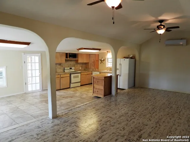 806 BLUE BILL COVE DR Lakehills, TX 78063