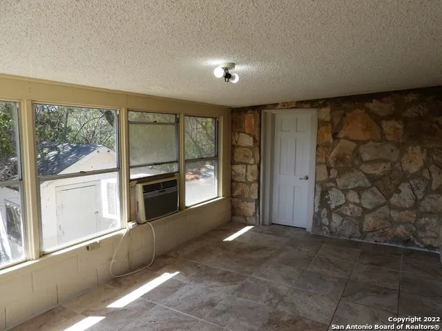 806 BLUE BILL COVE DR Lakehills, TX 78063