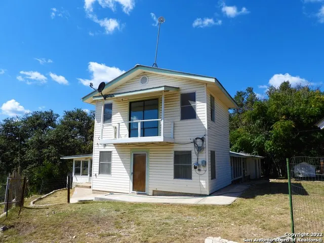 806 BLUE BILL COVE DR Lakehills, TX 78063