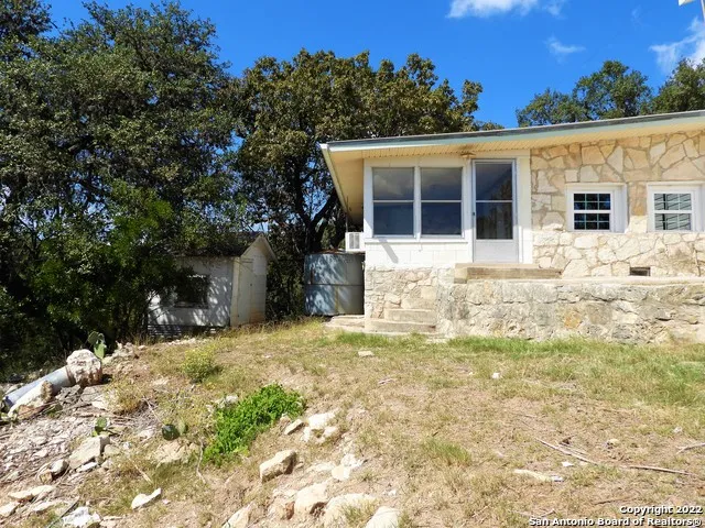 806 BLUE BILL COVE DR Lakehills, TX 78063