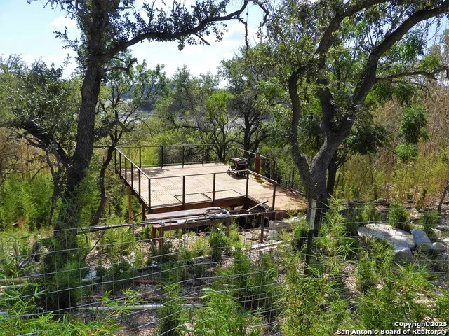 806 Blue Bill Cove Dr Lakehills, TX 78063