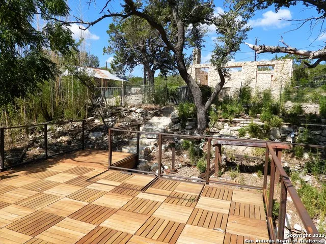 806 Blue Bill Cove Dr Lakehills, TX 78063